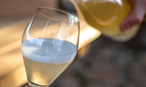 What exactly is a Pét-Nat? Everything you need to know about pétillant natural wines, plus two bottles we love.